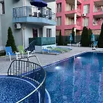 Violet Garden 2 Veranda ساني بيتش