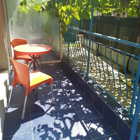 Violet Garden 2 Veranda Apartament *