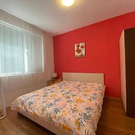 Violet Garden 2 Veranda Apartmán *