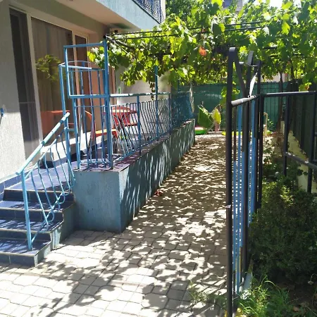 Violet Garden 2 Veranda