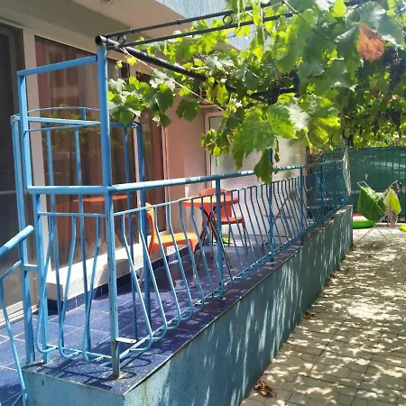 Violet Garden 2 Veranda Lägenhet