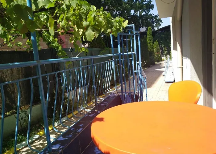 Violet Garden 2 Veranda Апартаменти