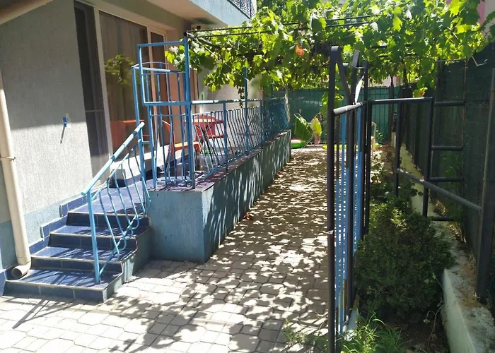 Violet Garden 2 Veranda